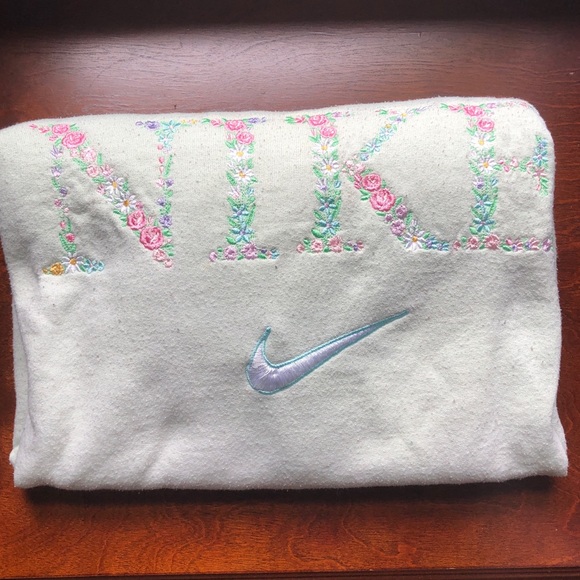 CUSTOM Nike Crewneck - Picture 5 of 5